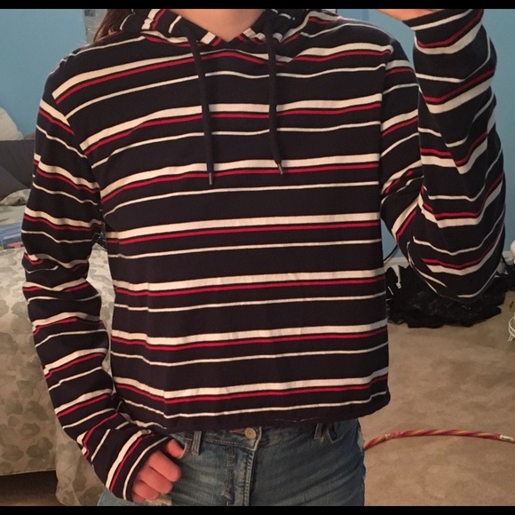 Cropped Sweatshirt - Picture 3 of 3